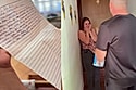 Ela vai trazer seu sorriso de volta: Pais entregam carta com surpresa para consolar filha após perda de husky