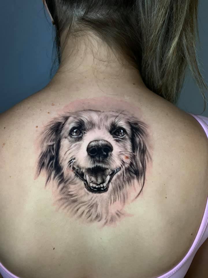 Dono faz tatuagem da sua cachorrinha viralata e ela é