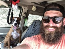 Jogador troca carreira no futebol para viajar com seu cachorro
