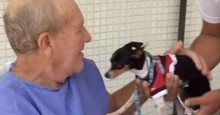 Idoso de 72 anos que sofreu AVC recebe visita de seu amado cão
