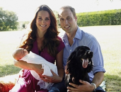 Lupo apareceu em várias fotos ao lado da realeza, incluindo uma das primeiras a apresentar o Príncipe George, acima, em 2013. (Foto: Instagram/Kensingtonroyal)