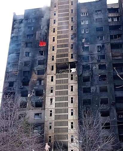 Imagem de edifício destruído no ataque à Ucrânia.