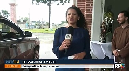 Elessandra Amaral trabalha para o canal de TV RCP Paraná no programa Meio Dia Paraná.