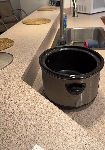 A comida sumiu misteriosamente da panela elétrica de Kaitlynn Lovejoy.