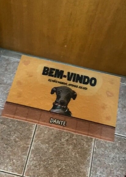 O tapete personalizado para o cachorro.