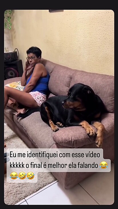 O cão não obedece a mulher.