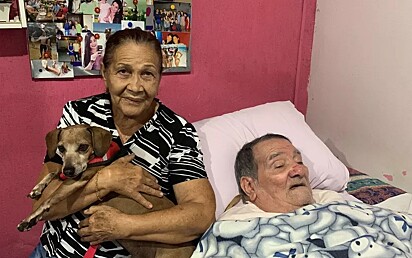 Cachorro salva casal de idosos de incêndio após alertar cuidadora na Bahia.