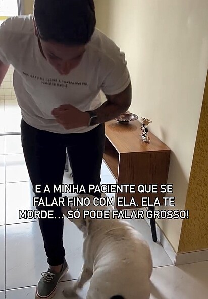 Quem fala grosso com a pet, ela morde.