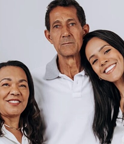 O pai não parecia muito animado para as fotos.