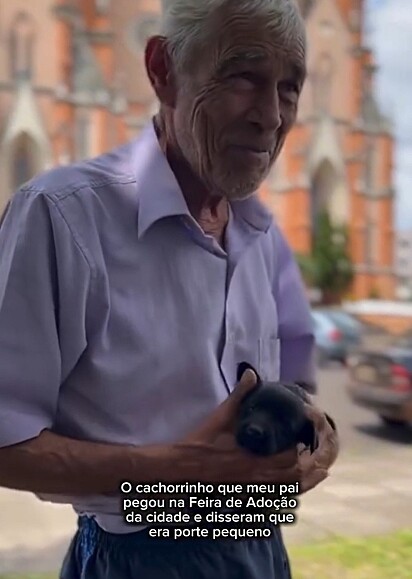 O idoso tinha certeza de que estava adotando um cachorro de porte pequeno.