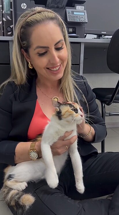 Ela compartilhou em suas redes sociais o resgate de uma família felina.