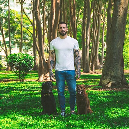 Vinicius Camargo é apaixonado por seus cães.
