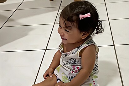Prestes a completar um aninho, pais fazem surpresa especial para filha.