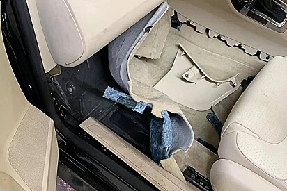 Mecânico recebe carro com reclamação de barulho estranho e mal pode acreditar no que encontra.