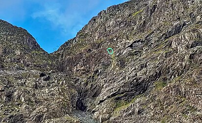 Trabalhadores da Mina de Ardósia Honister, em Cumbria, na Inglaterra, avistarm um animal em perigo no alto da montanha.