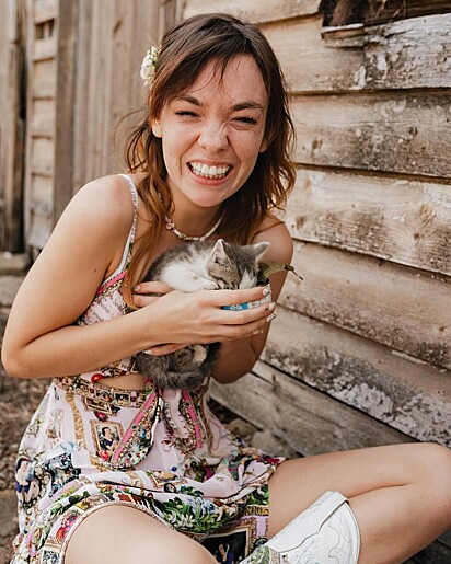 Os filhotes tornaram o dia de Chloe Hayden ainda mais especial.