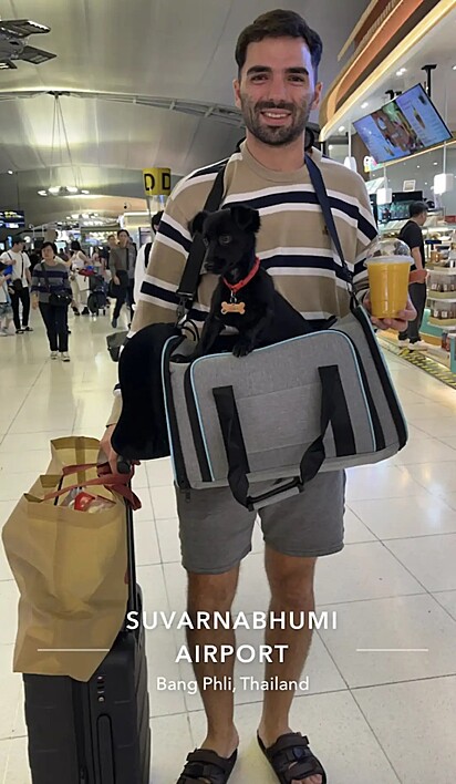 Luna no aeroporto com o seu tutor.