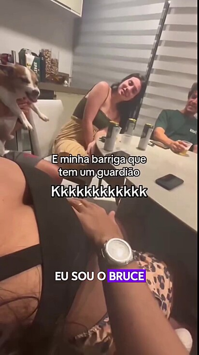 Nem o pai da bebê ganhou o voto de confiança de Bruce.