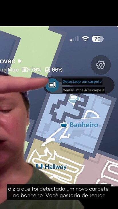 A tutora caiu na risada ao perceber o que havia no carpete.