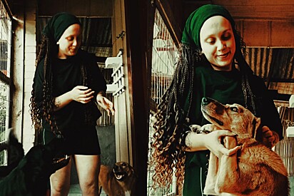 Letícia e seus dois cães. Todos os pets foram resgatados.
