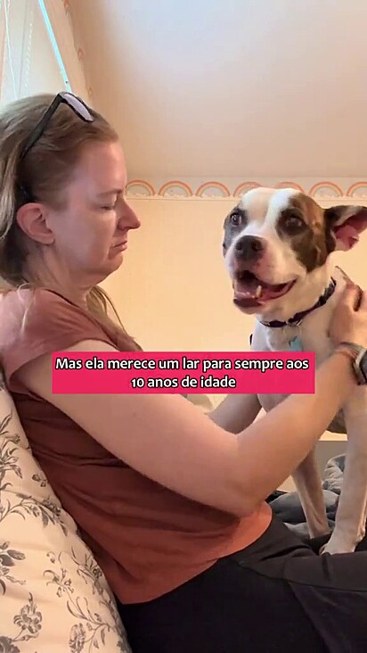 Apesar de tudo Melissa segue dando suporte e apoio à cachorrinha.