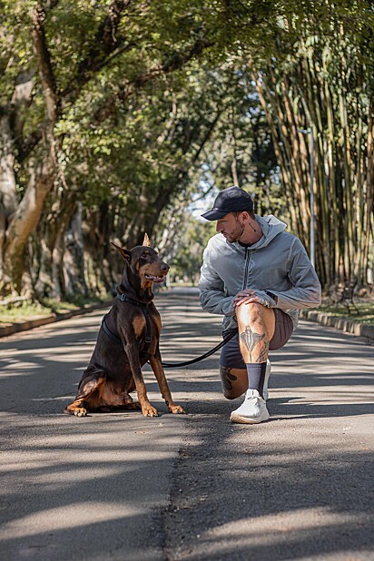 Gabriel usa as redes para mostrar a rotina com o cão.