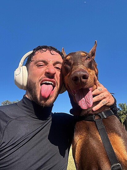 Nero foi muito bem treinado pelo tutor.