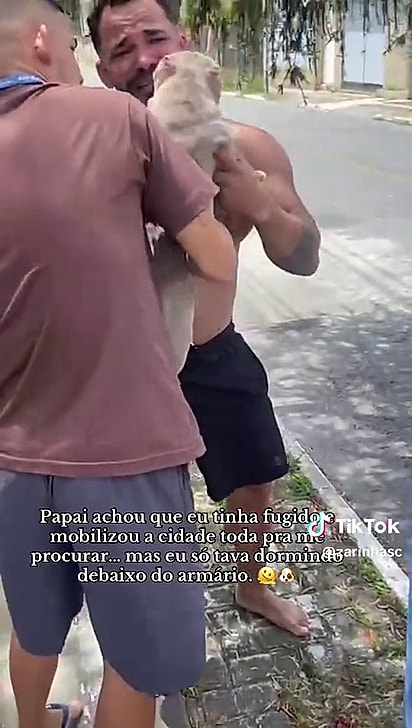 O reencontro é marcado por lágrimas de emoção. William abraça sua cachorrinha com força, consumido pelo alívio de finalmente encontrá-la bem.