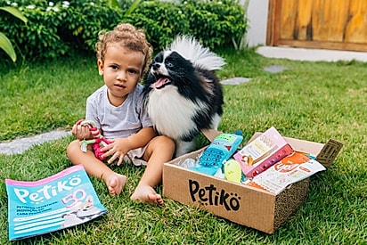 Brincar junto faz bem: como brinquedos para pets aproximam crianças e animais de estimação.