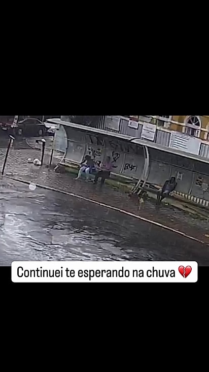 A cachorrinha esperou por dias.