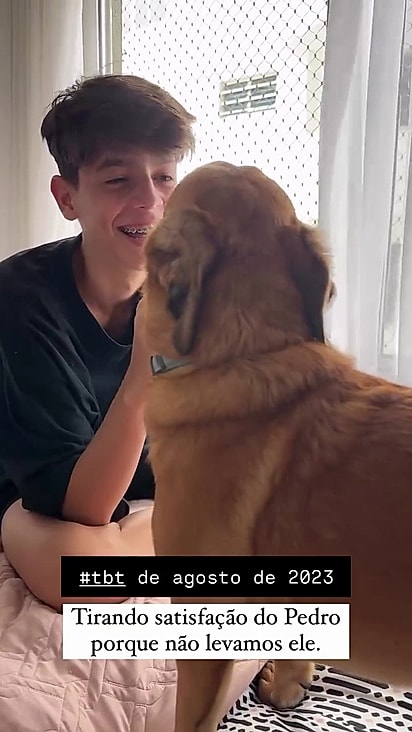 O rapaz e o cão desenvolveram um laço forte.