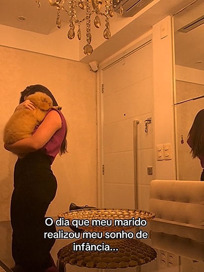 Thainá ficou emocionada com a surpresa que ganhou do marido.