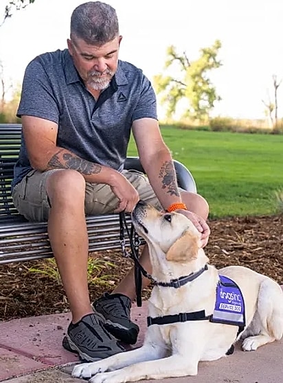 Hank conta que Tommy lhe deu uma nova vida.