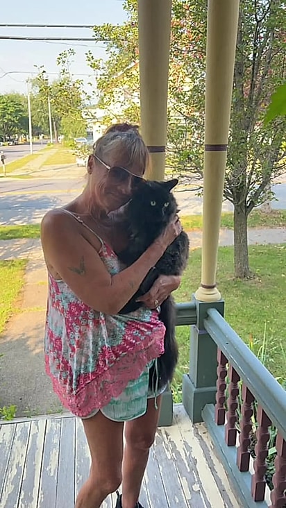 Kelly e gato Sidney.