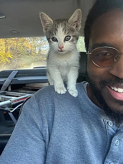 Micki virou a copiloto.