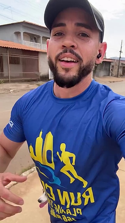 O atleta encontrou uma parceira.