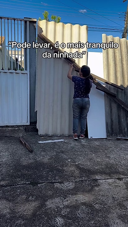 A família faz de tudo para mantê-lo em casa.