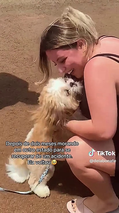 O cachorrinha ficou feliz com o encontro.