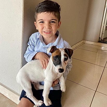 Théo e Sky: amizade que cresce junto.