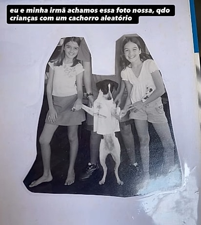 A foto antiga das irmãs.