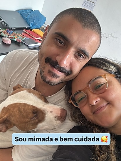 Rubi com a sua nova família.