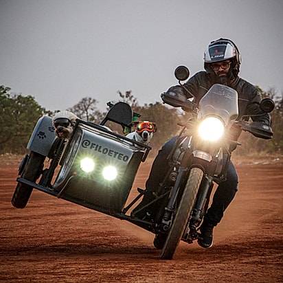 Primeira versão da foto “Moto Cães”, feita por uma amiga.