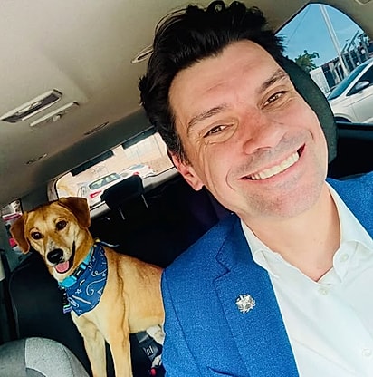 Delegado Ulisses Gabriel anunciou que adotou Caramelo.