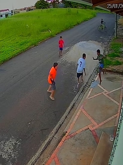 As crianças empolgadas em conhecer Will.