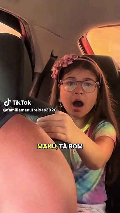 Manu ficou chocada com a informação que recebeu.