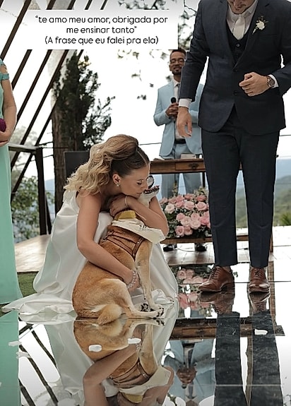 Momento que Giovanna Pavanello abarça Sophia.