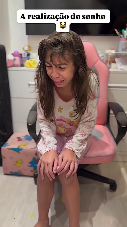 Manu se emocionou ao perceber que estava realizando um sonho.