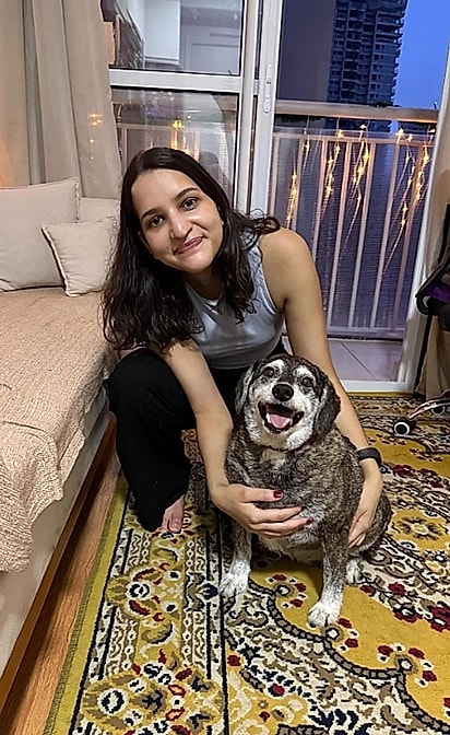Madá, uma cadela adotada já idosa.