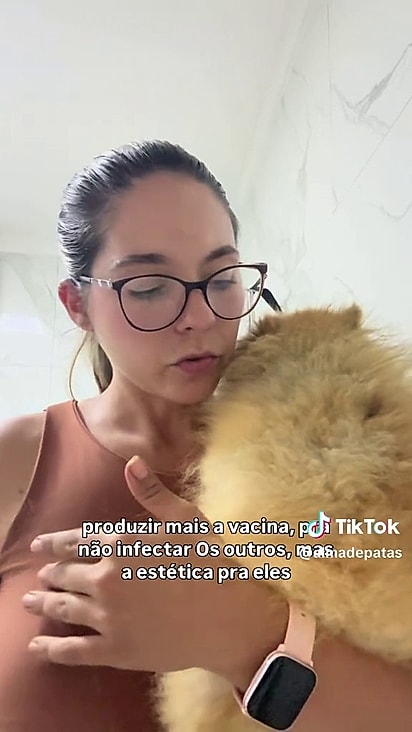 Mentira estava com o pelo cheio de nó.