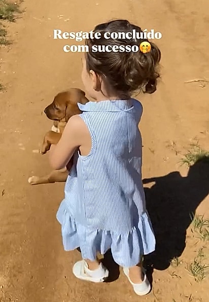 Helena é uma garotinha doce e gentil.